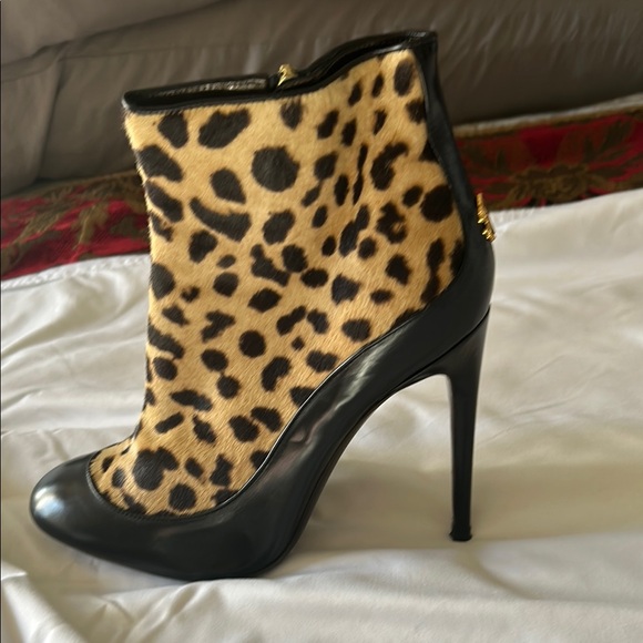Roberto Cavalli Black Leopard Print Heeled Boots - Picture 8 of 9